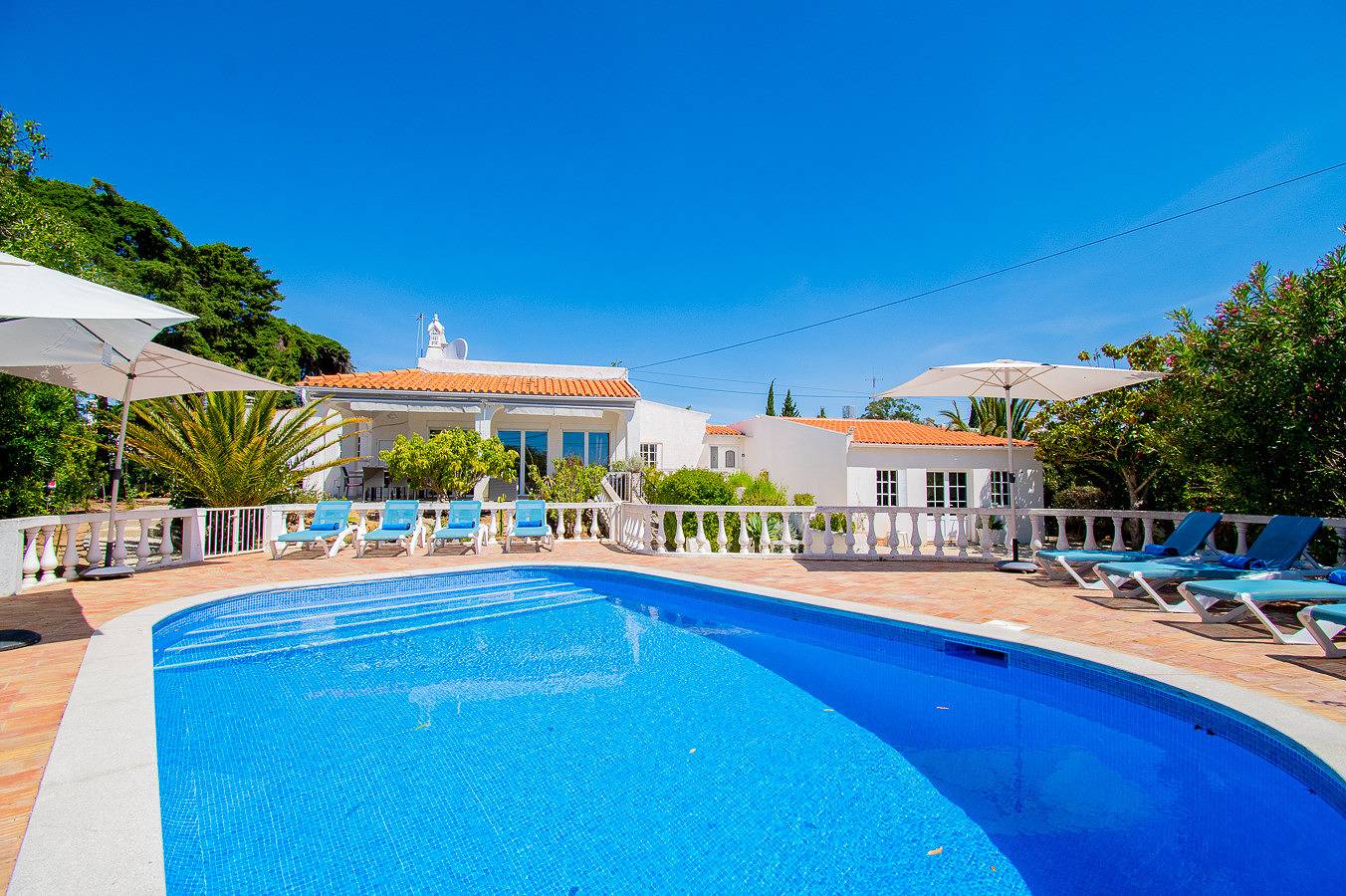 Montenegro Superbly Located Family Vila W in Carvoeiro, Lagoa