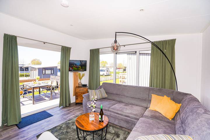 Wohnwagen für 4 Personen, mit Terrasse und Garten in Lensterstrand - 3