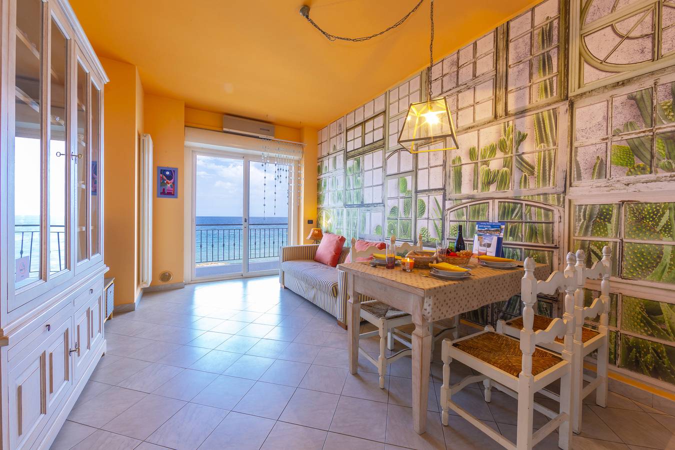 Entire apartment, Laigueglia Beach in Laigueglia, Riviera di Ponente