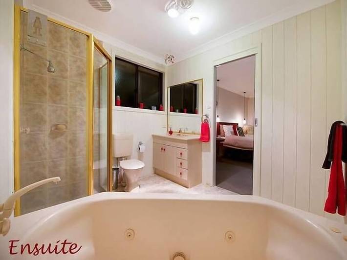 Holiday home for 15 people, with hot tub and garden, with pets in Gold Coast