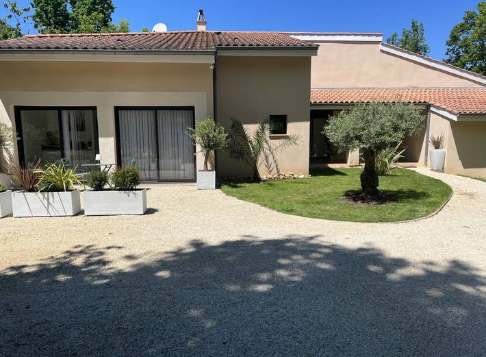 Chambre d’hôte pour 2 personnes, avec jardin et piscine