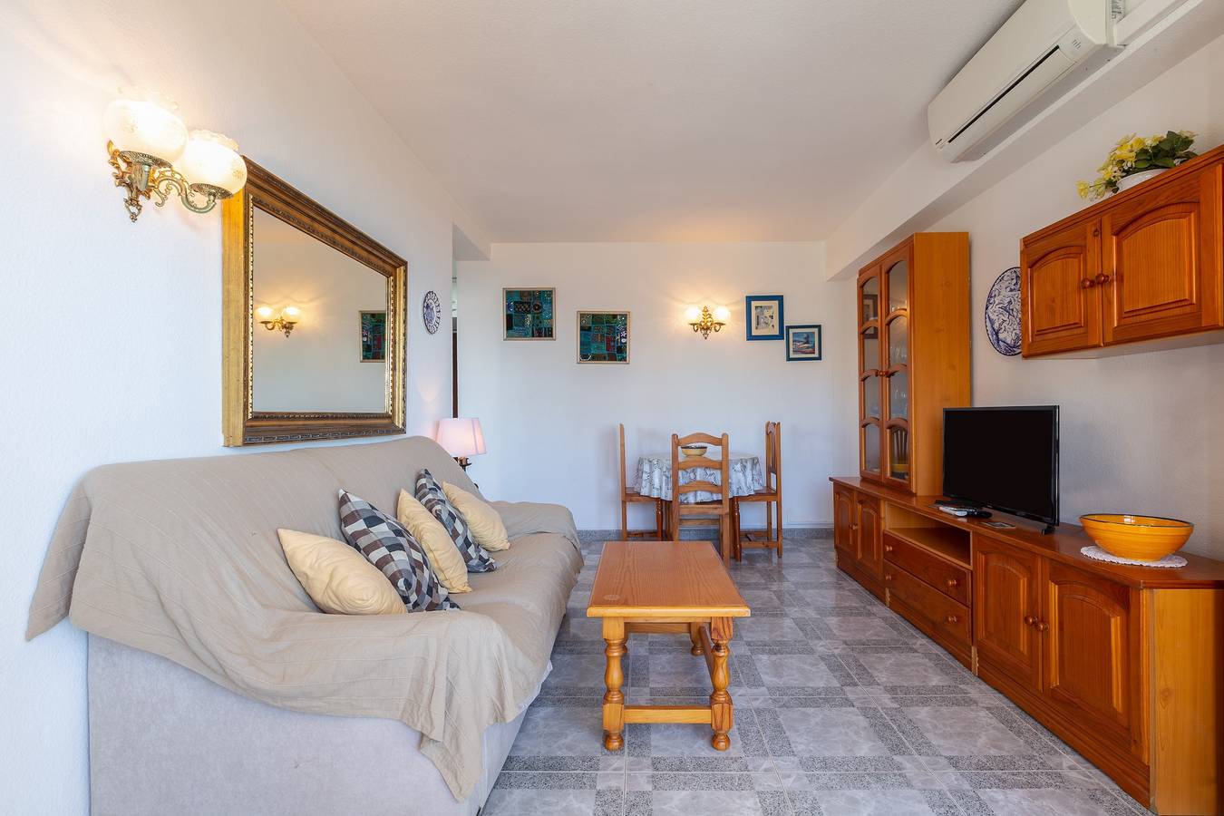 Ganze Wohnung, Apartment am Strand mit Meerblick, Balkon, Klimaanlage und Wlan in Benalmádena Costa, Benalmádena