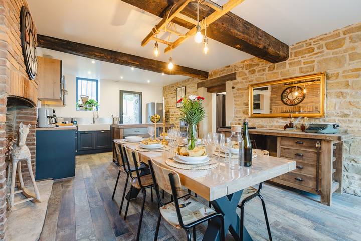 Location de vacances pour 5 personnes, avec jardin et terrasse dans Livré-sur-Changeon