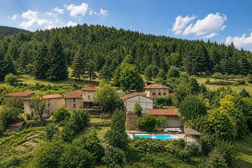Charmant gîte de 200m2, piscine & forêt in Saint-Symphorien-de-Mahun, Région de Tournon-sur-Rhône