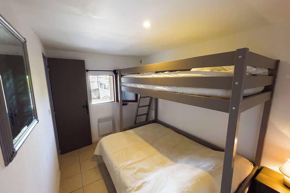 Nouveau !! Maison de village de plain pieds avec jardin et stationnement privé in Saint-Saturnin-lès-Apt, Parc naturel régional du Luberon