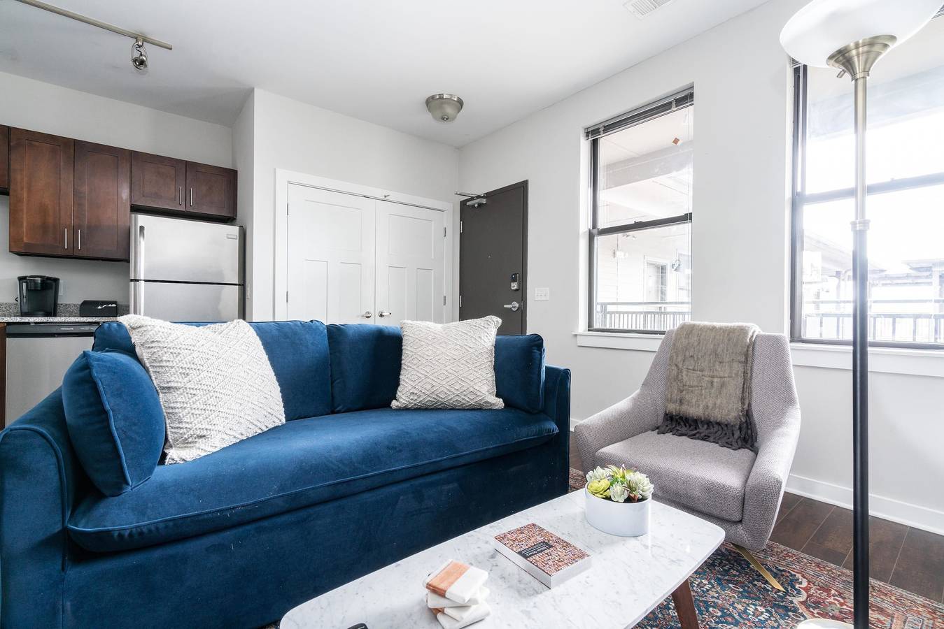 Entire apartment, Cozysuites Music Row Elegant 1Br w  free parking  in Nashville, Tennessee