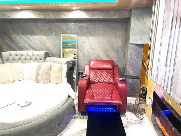 Apartment for 2 people, with Hot tub in Luton