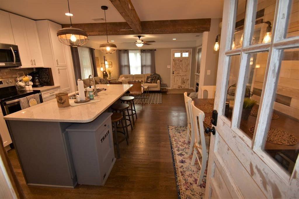 Das Honeybee House in North Atlanta, Marietta, für Geschäfts- oder Familienreisen, bietet Platz für 1-6 Personen in Marietta, Cobb County