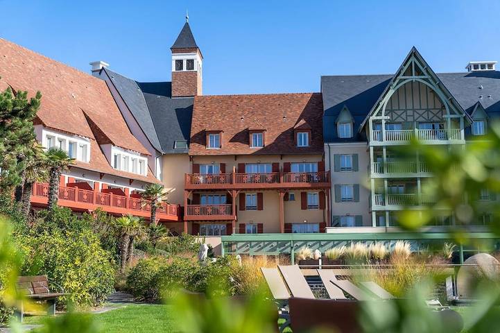 Gîte pour 8 personnes, avec Balcon et Piscine dans Office De Tourisme De Deauville