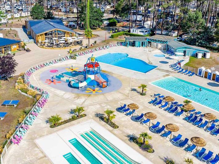 Camping pour 6 personnes, avec Terrasse et Bassin pour enfant à Saint-Julien-en-Born