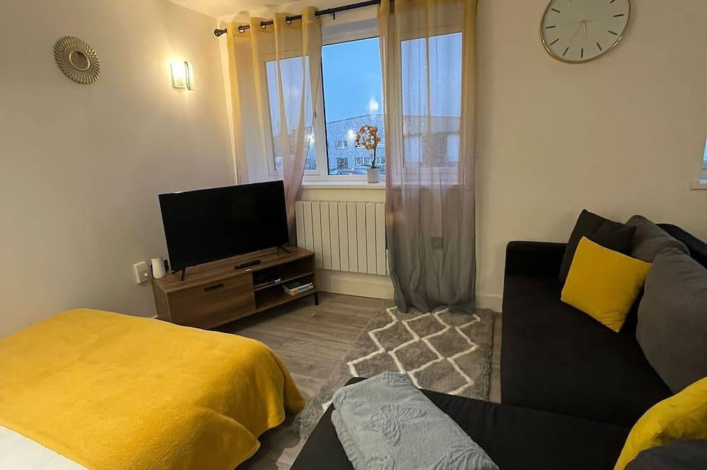 Entire apartment, Spacious Contractor Family apartment in Swindon, North Wessex Downs