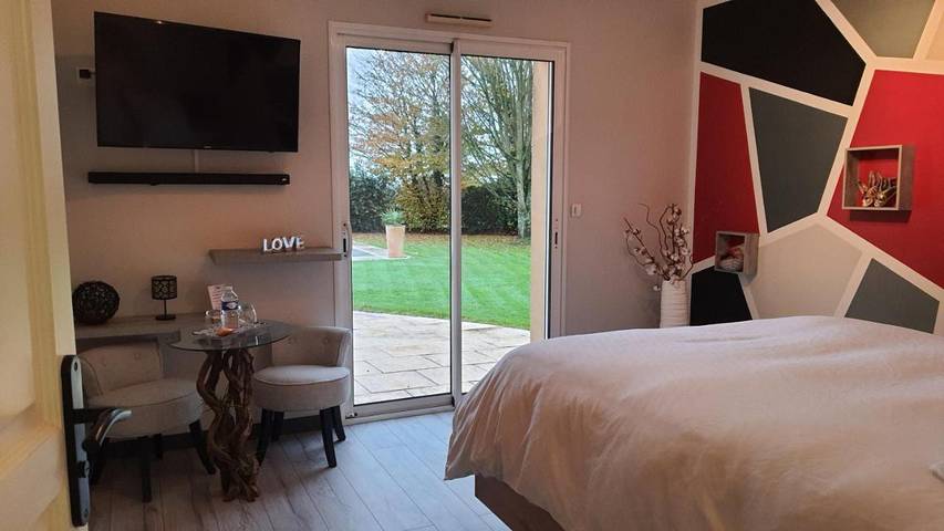 Location de vacances pour 2 personnes, avec terrasse et piscine ainsi que jardin et vue à Saint-Paul-en-Pareds - 4