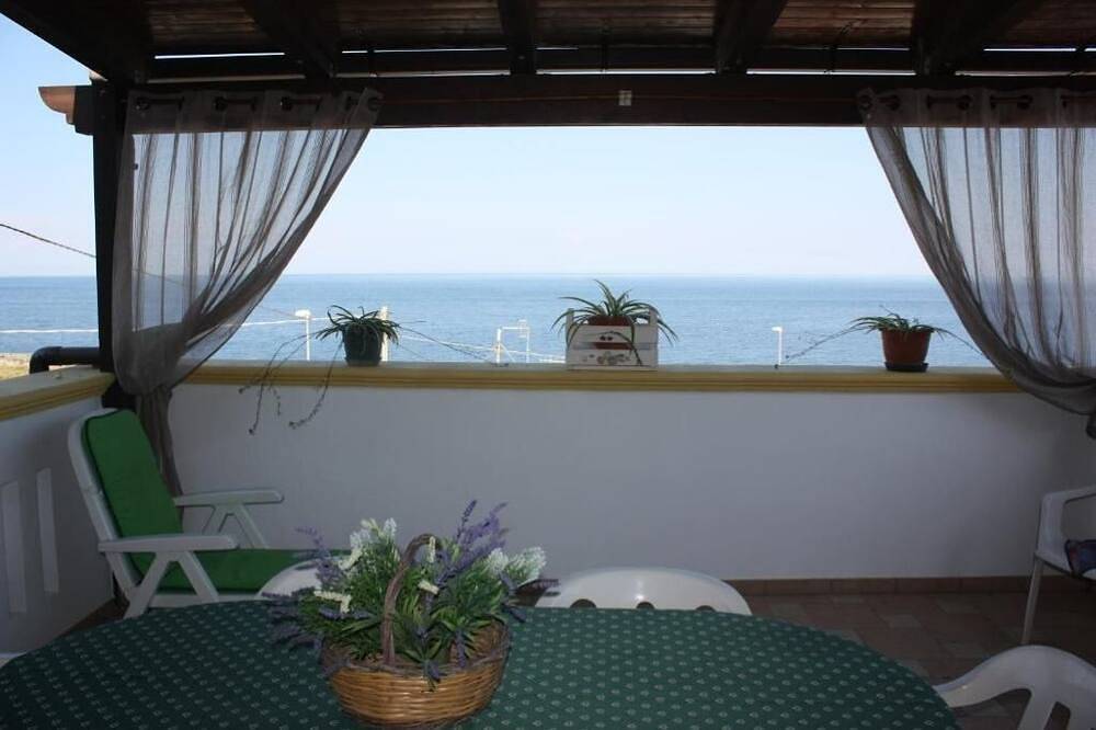 Ganze Wohnung, Sea view studio apartment - Carrube House, Andrano in Andrano, Lecce Provinz