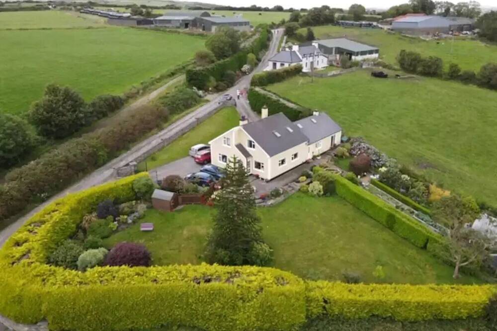 Quiet country house, adjacent to a working dairy farm in County Cork