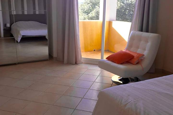 Location de vacances pour 8 personnes, avec balcon et jardin à Sardan - 2