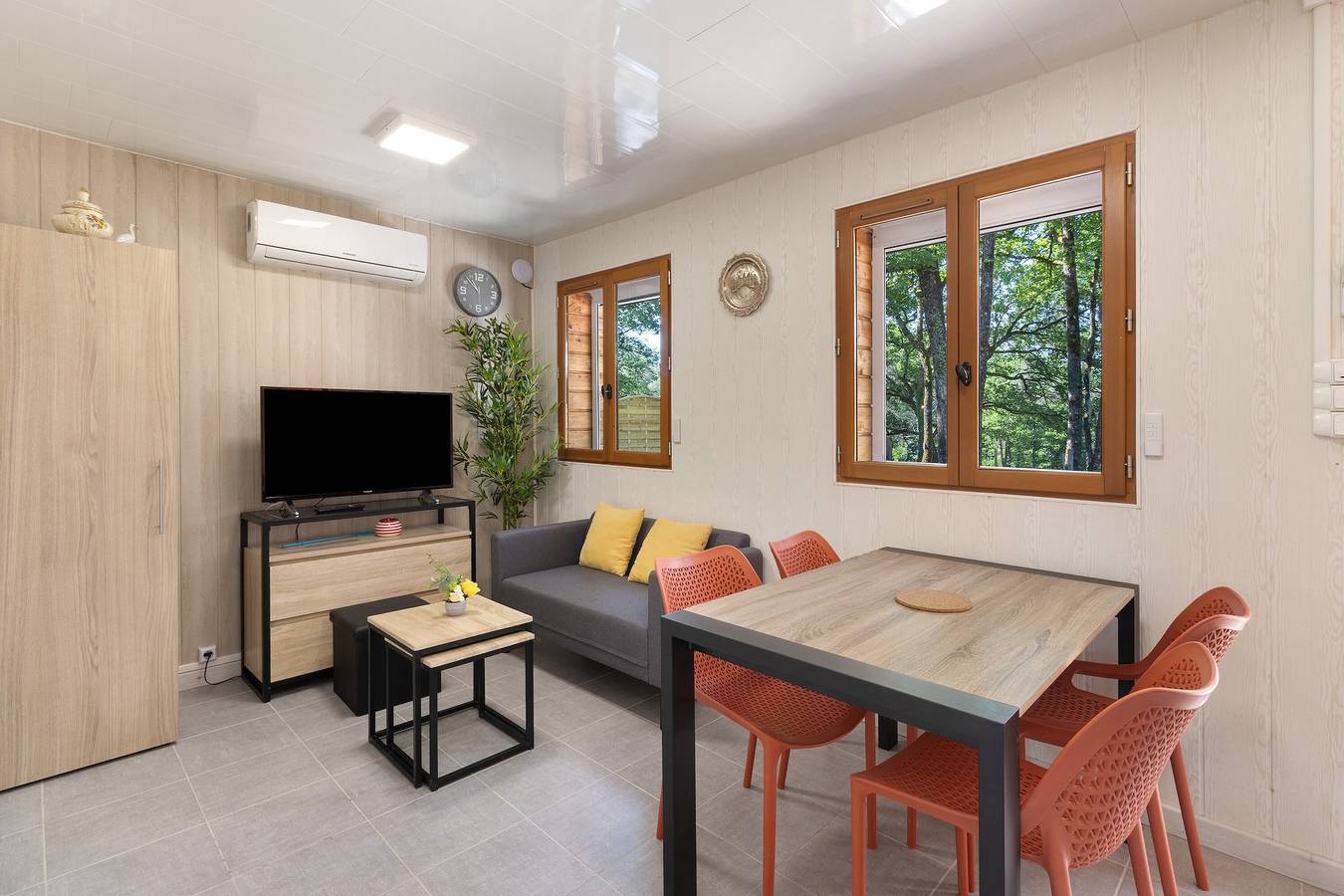 Maison de vacances « Gîte 5 de l'Orée du Bois » avec vue sur le lac, Wi-Fi et climatisation in Thenon, Périgord Noir