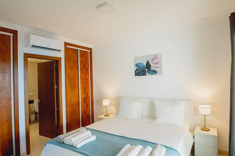 6 Bed Holiday Villa | Heated Pool | Hot Tub | Beach & Waterparks | Playa Blanca in Playa Blanca, Yaiza