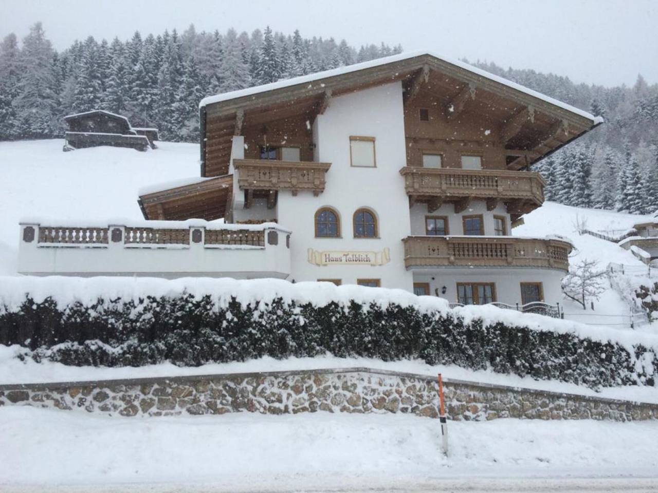 Entire apartment, Quaint Apartment in Hainzenberg near Horbergbahn in Hainzenberg, Ziller valley alps