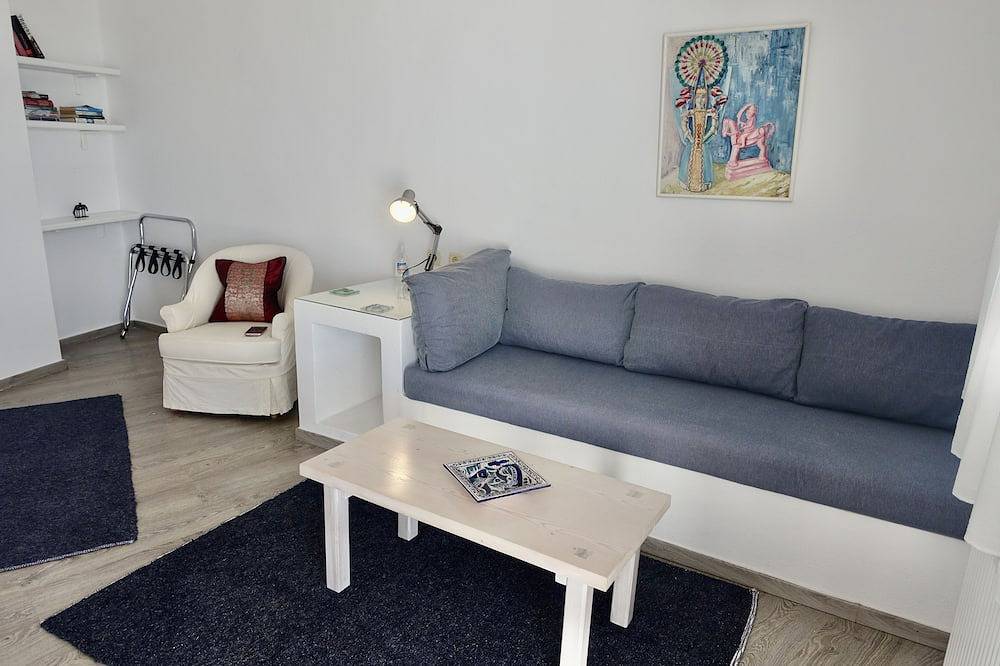 Kamari Villa-A2-mit privatem Pool und Whirlpool im Freien in Kykladen