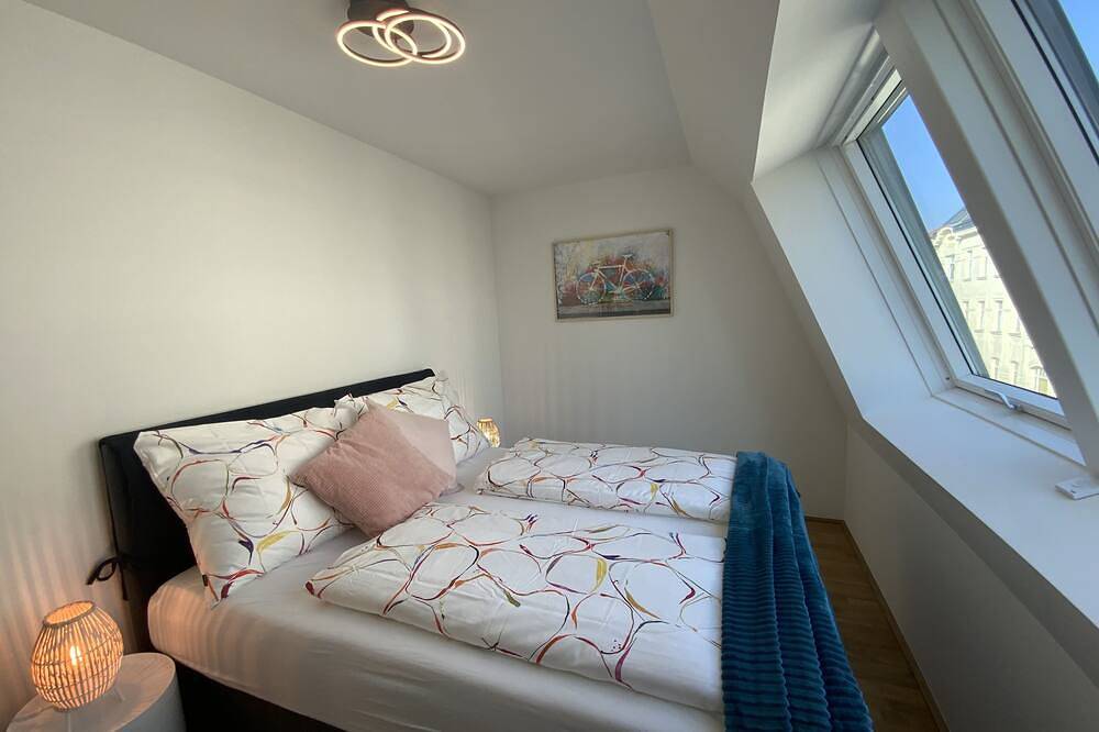 Entire apartment, Im Pyjama zum Hundertwasserhaus Hüpfen | Hg25 in Vienna, Vienna Woods