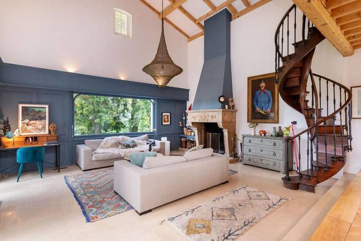 Location de vacances pour 12 personnes, avec jardin ainsi que piscine et balcon à Limonest - 4