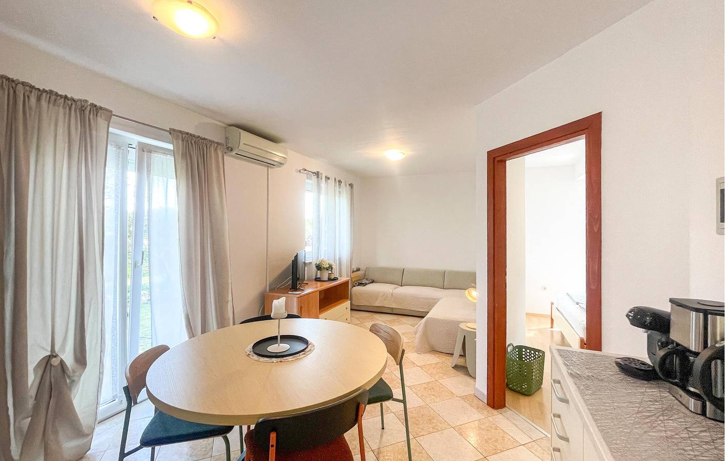 Appartement de vacances entier, Charmant logement à 1 km de la plage : Wi-Fi, climatisation, terrasse et parking inclus ! in Poreč, Grad Poreč