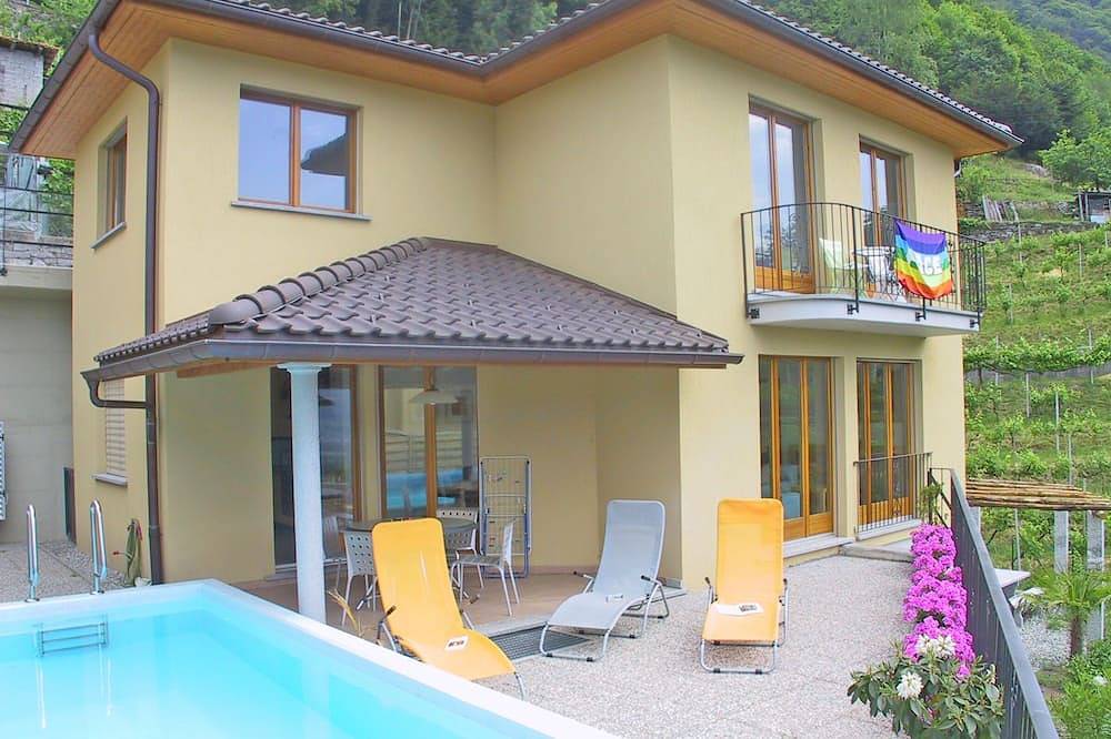 Schönes Einfamilienhaus mit Schwimmbad und Panoramasicht in Cugnasco-Gerra, Tessiner Alpen