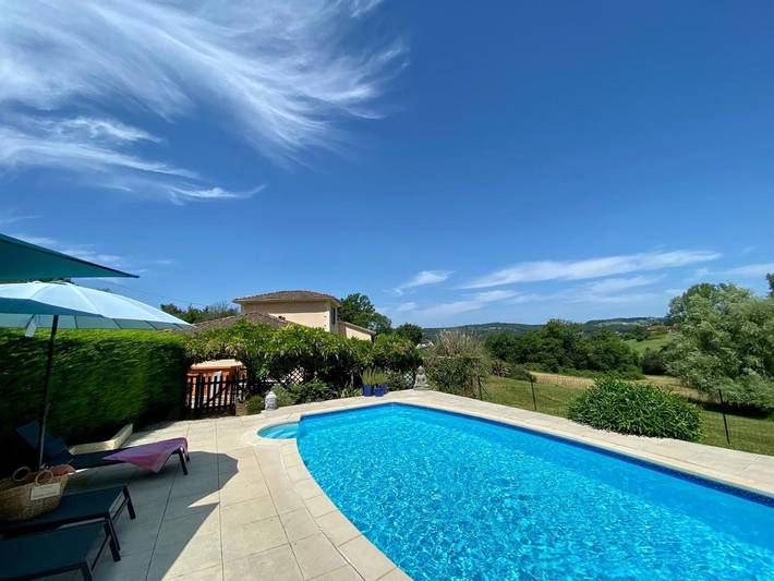 Location de vacances pour 6 personnes, avec jardin et piscine, animaux acceptés à Cherveix-Cubas