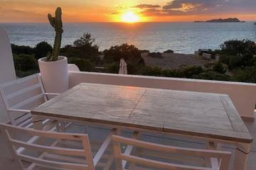 Maison de campagne pour 6 personnes, avec piscine ainsi que balcon et jardin à Cala Tarida