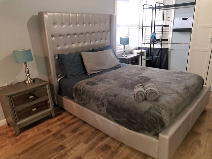 Ganze Wohnung, Charmantes Apartment mit 1 Schlafzimmer in Beverly Hills in Los Angeles, Los Angeles County