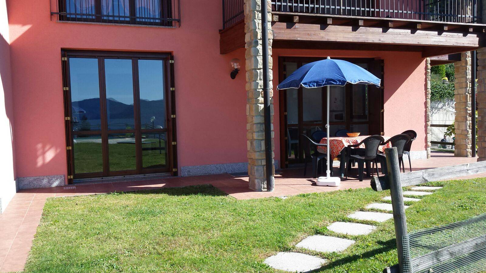 Apartamento entero, Apartamento de vacaciones para 6 personas con jardín in Agra, Lago Maggiore en Lombardía