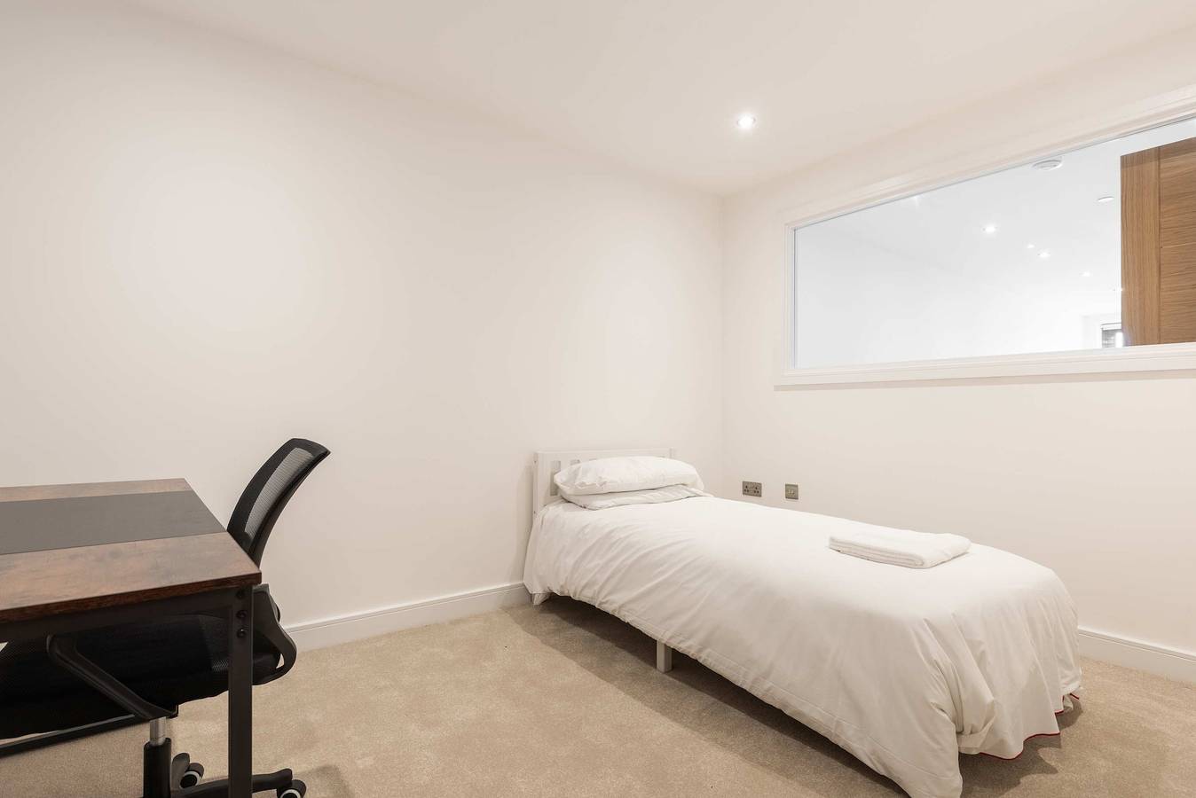 Ganze Wohnung, Modern 2 Bedroom Apartment with Balcony in Leeds in Leeds, Westliches Yorkshire