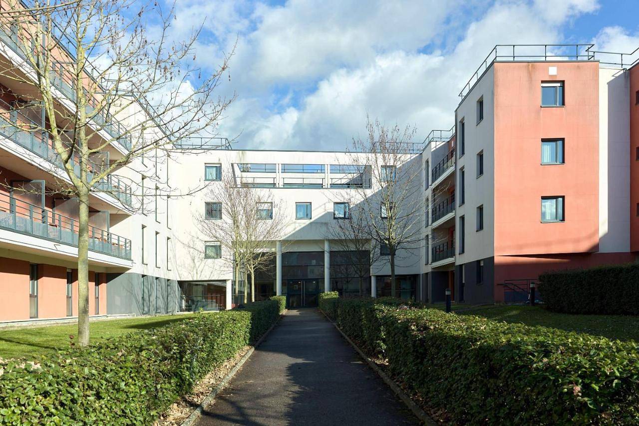 Comfort Aparthotel Versailles, St Cyr l'Ecole in Saint-Cyr-l'École, Yvelines