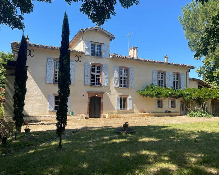 Gîte pour 4 personnes, avec Terrasse et Jardin ainsi que Sauna et Vue à Puygaillard-de-Quercy