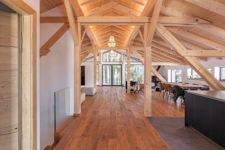Chalet für 8 Personen, mit Garten und Whirlpool sowie Balkon und Sauna in Grächen