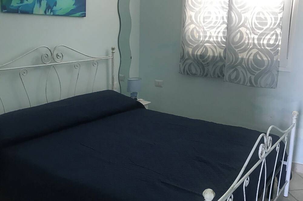 Entire apartment, Relaxation in Lido Marini: Terrace and air conditioning in Lido Marini, Gulf of Taranto