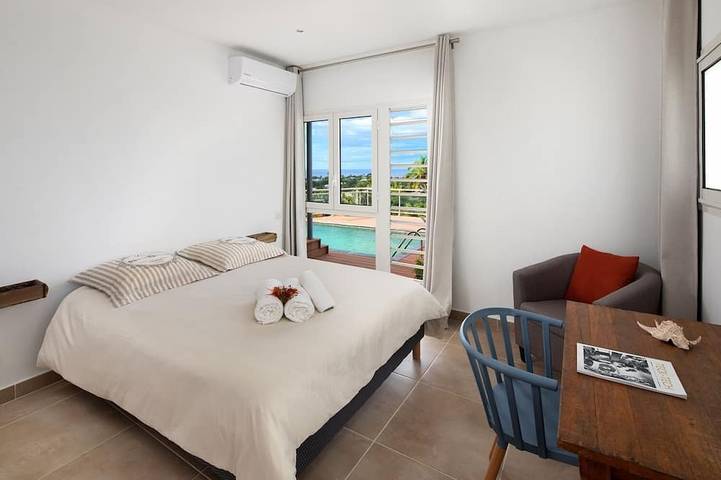 *Villa Cormorans* – mit Pool und Meerblick in Saint-Gilles les Bains, Saint-Paul