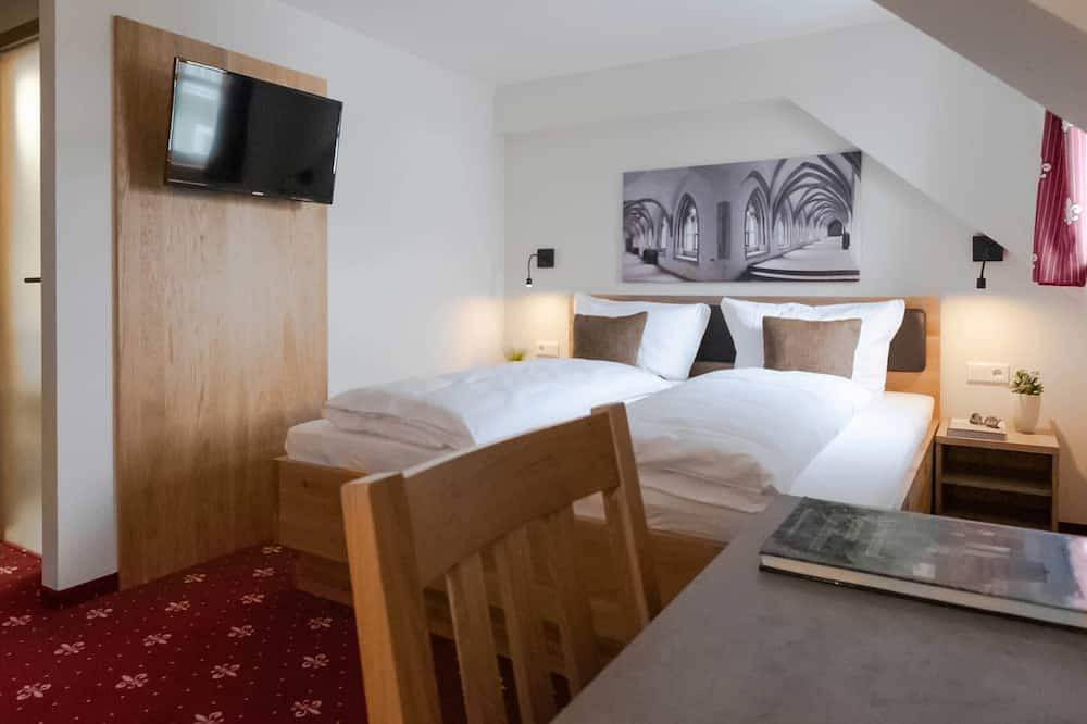Ganze Wohnung, Komfortables Dreibettzimmer im historischen Stadtkern von Heidenheim in Heidenheim (Mittelfranken), Altmühltal
