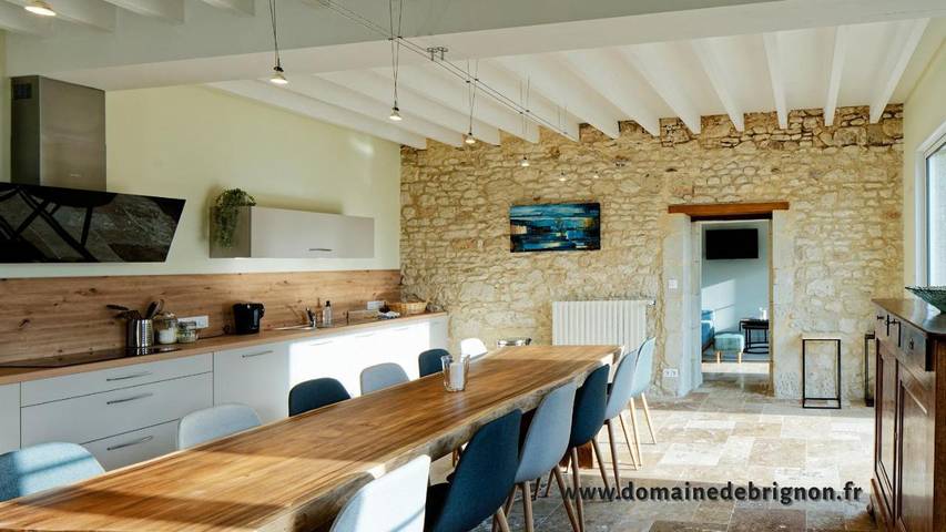 Location de vacances pour 13 personnes, avec vue ainsi que jardin et piscine, animaux acceptés à Saint-Macaire-du-Bois