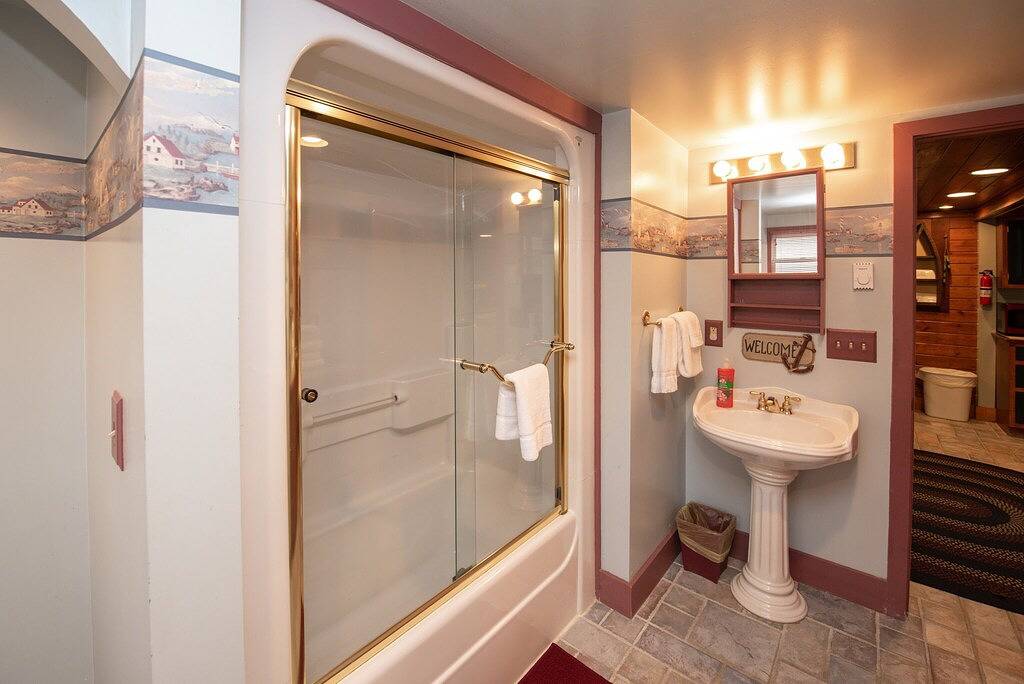 Willow Point - Haus am See mit Außenwhirlpool und eigenem Dock in Deep Creek Lake