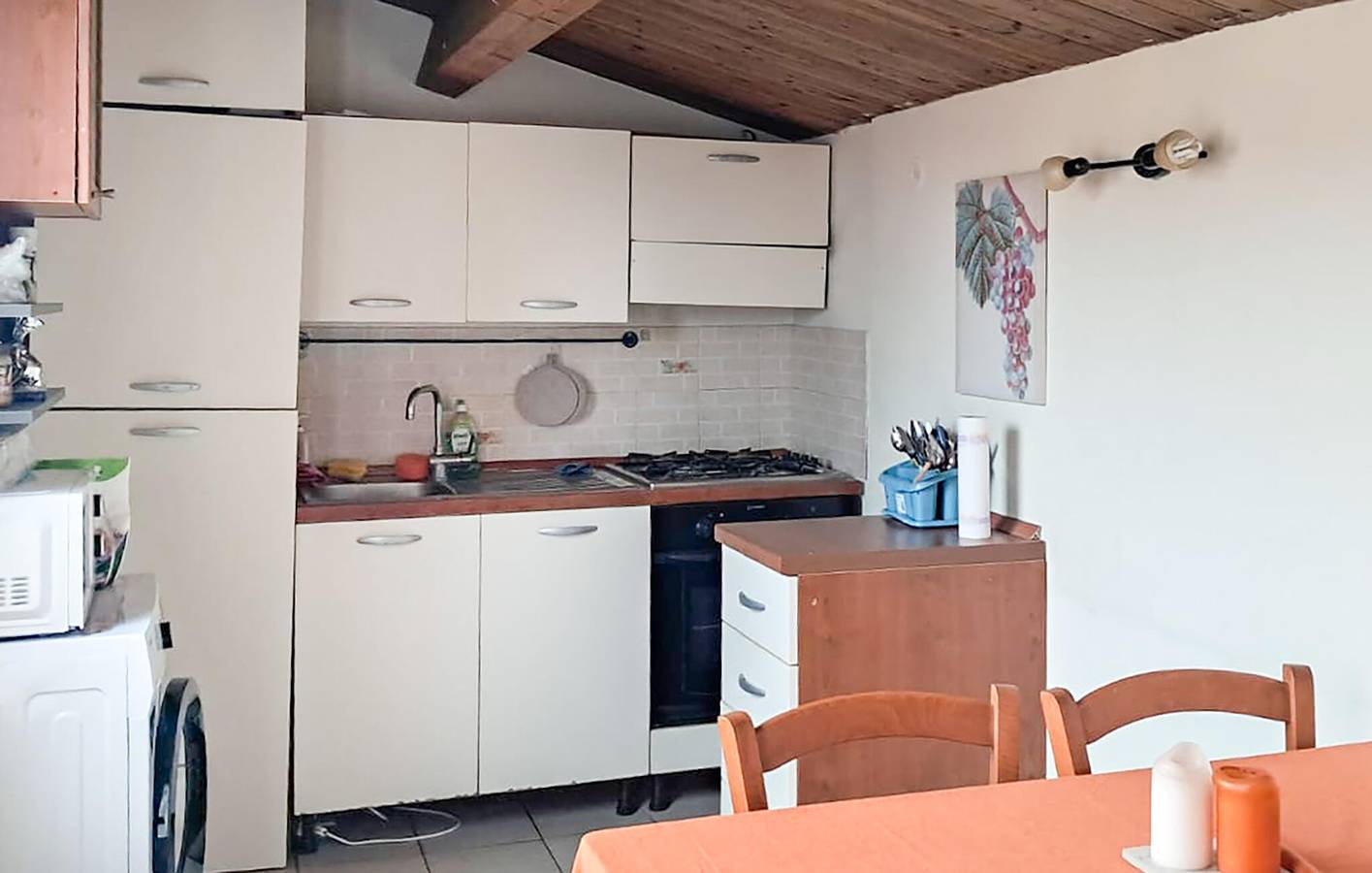 Cozy Apartment with Terrace & Parking, near Ragusa in Ragusa, Ragusa Province