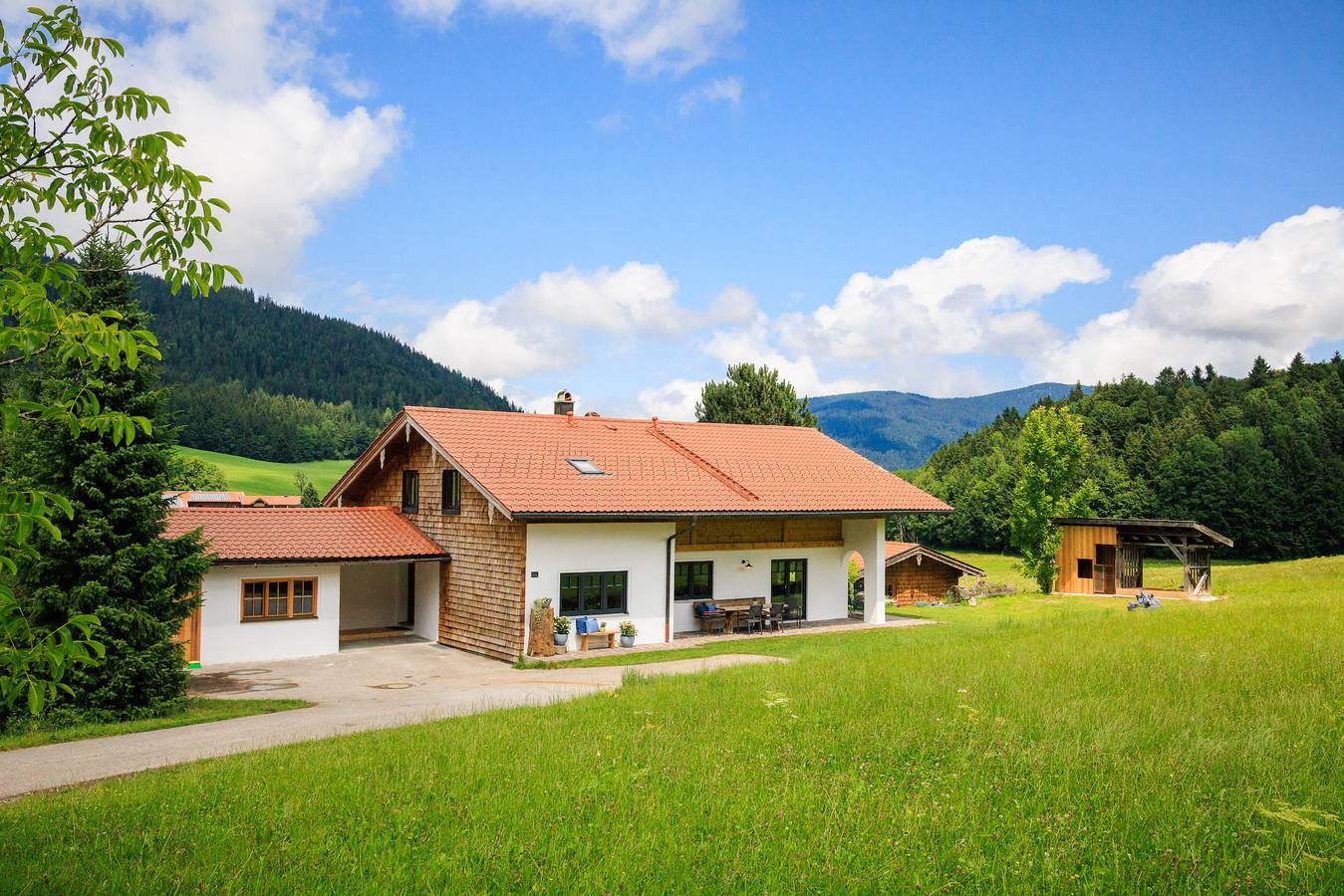 Ferienhaus Froschsee inkl. Chiemgaukarte - Ferienhaus bis 10 Personen 165 qm mit Balkon, Terrasse und 5 Schlafzimmern in Ruhpolding, Bayerische Alpen