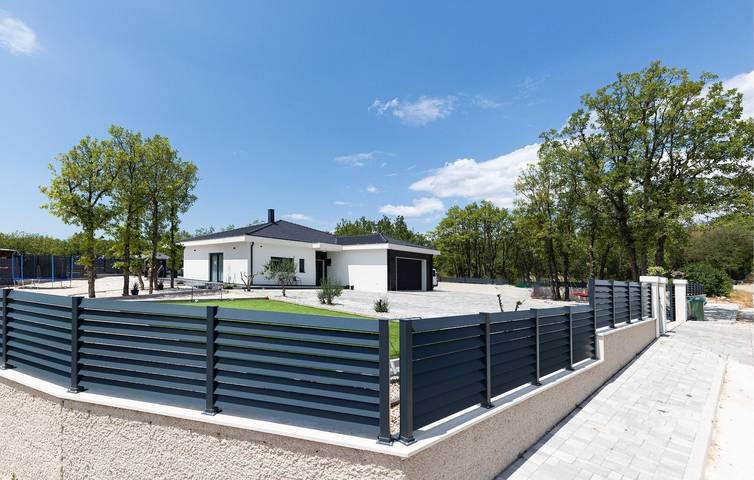 Gemütliche 2-Zimmer-Wohnung mit beheiztem Pool in der Nähe des Stadtzentrums von Imotski in Imotski, Makarska Riviera