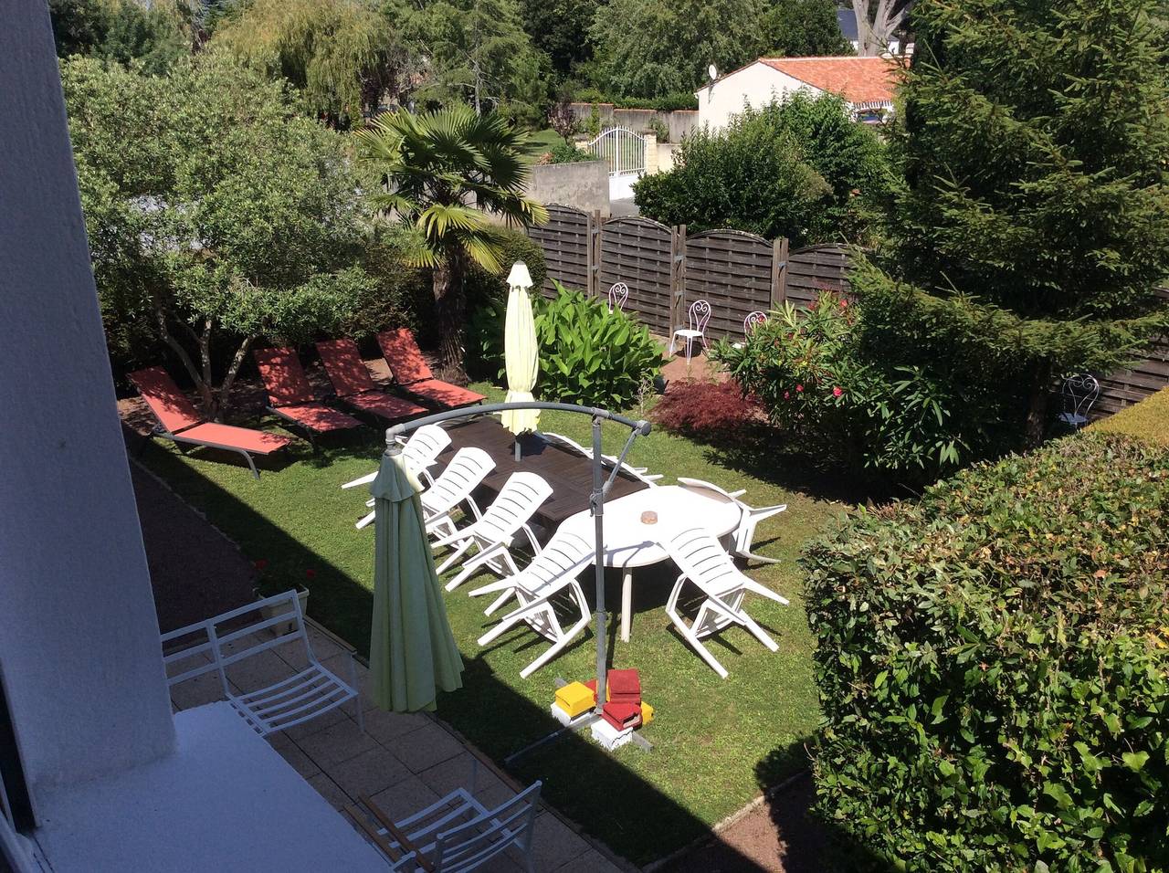 Vacances en Bord De Mer, spacieuse et chaleureuse, jardin arboré et Wi-Fi in Pornic, Côte de Jade