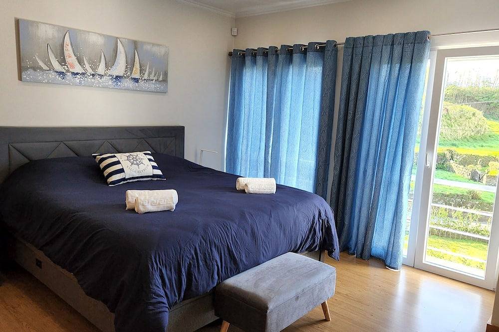 Upscale Villa with 5 bedrooms and 4 bathrooms.\n\n in São Miguel Island, Ginetes