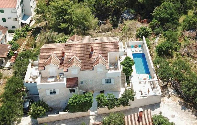Entire apartment, One bedroom apartment with terrace Supetar, Brač A-16774-a in Supetar, Brac