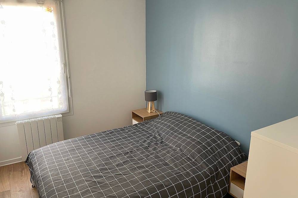 Entire apartment, 2 bedroom apartment - 50m from the sea - residence parking in Lion-sur-Mer, Caen region