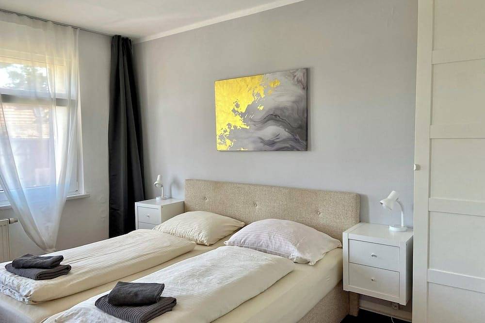 Ganze Wohnung, Gemütliches Apartment für 4 Personen mit Küche & Balkon, Elbblick & Wlan gratis in Laubegast, Dresden