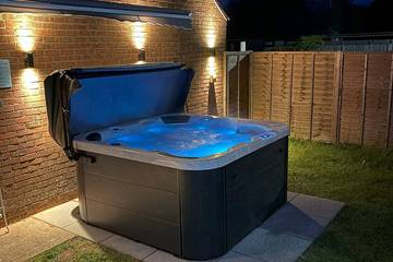 Bungalow für 4 Personen, mit Terrasse und Garten sowie Whirlpool in Kent