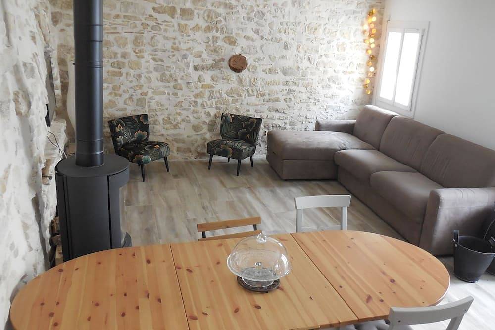 Maison de village de charme en pierre entièrement rénovée in Limans, Parc naturel régional du Luberon